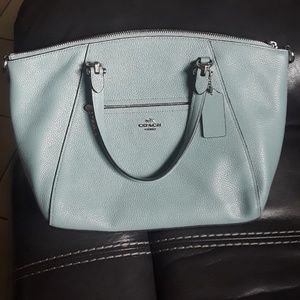 Imselling because I not having nothing's the color